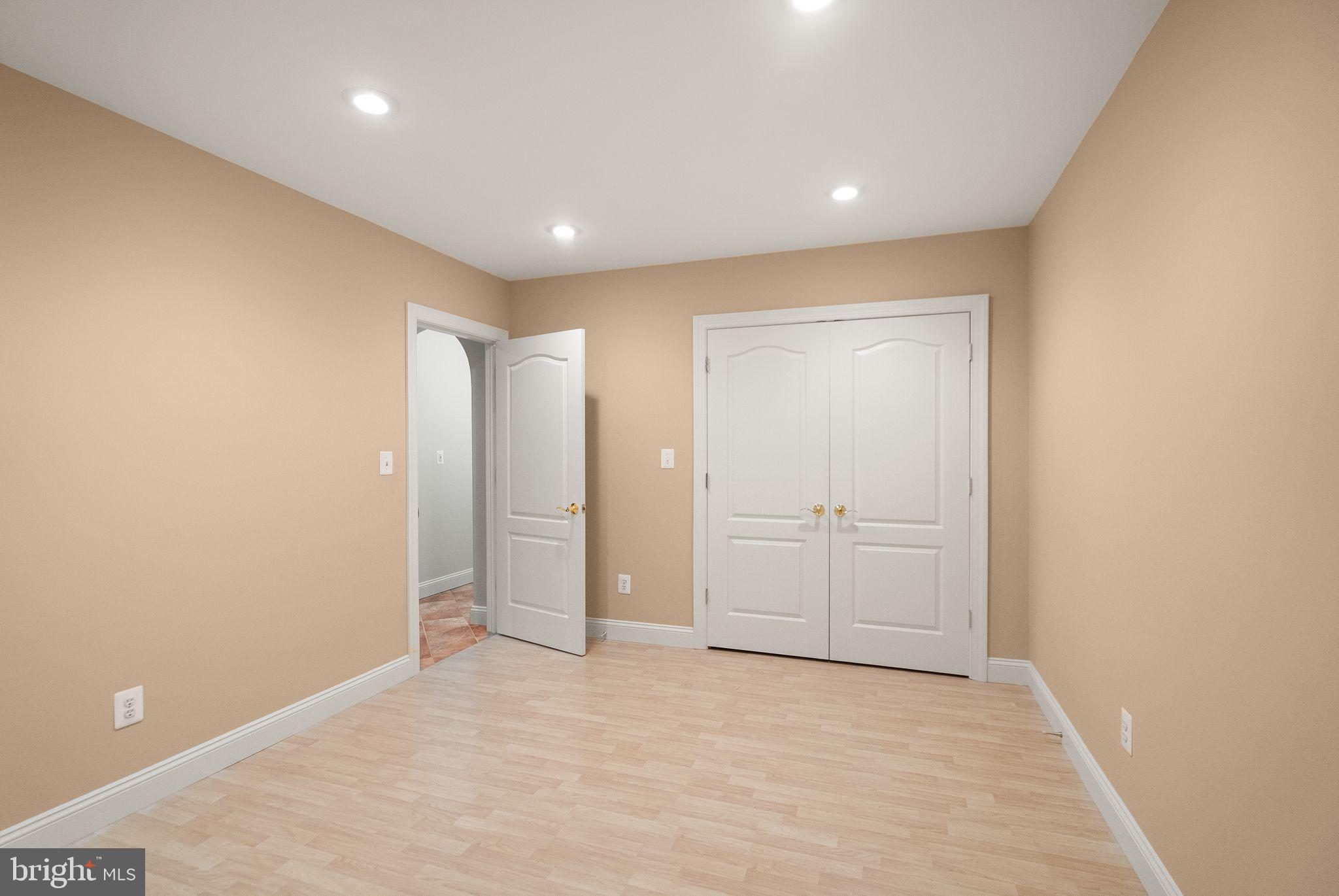 8318 ROXBOROUGH LOOP