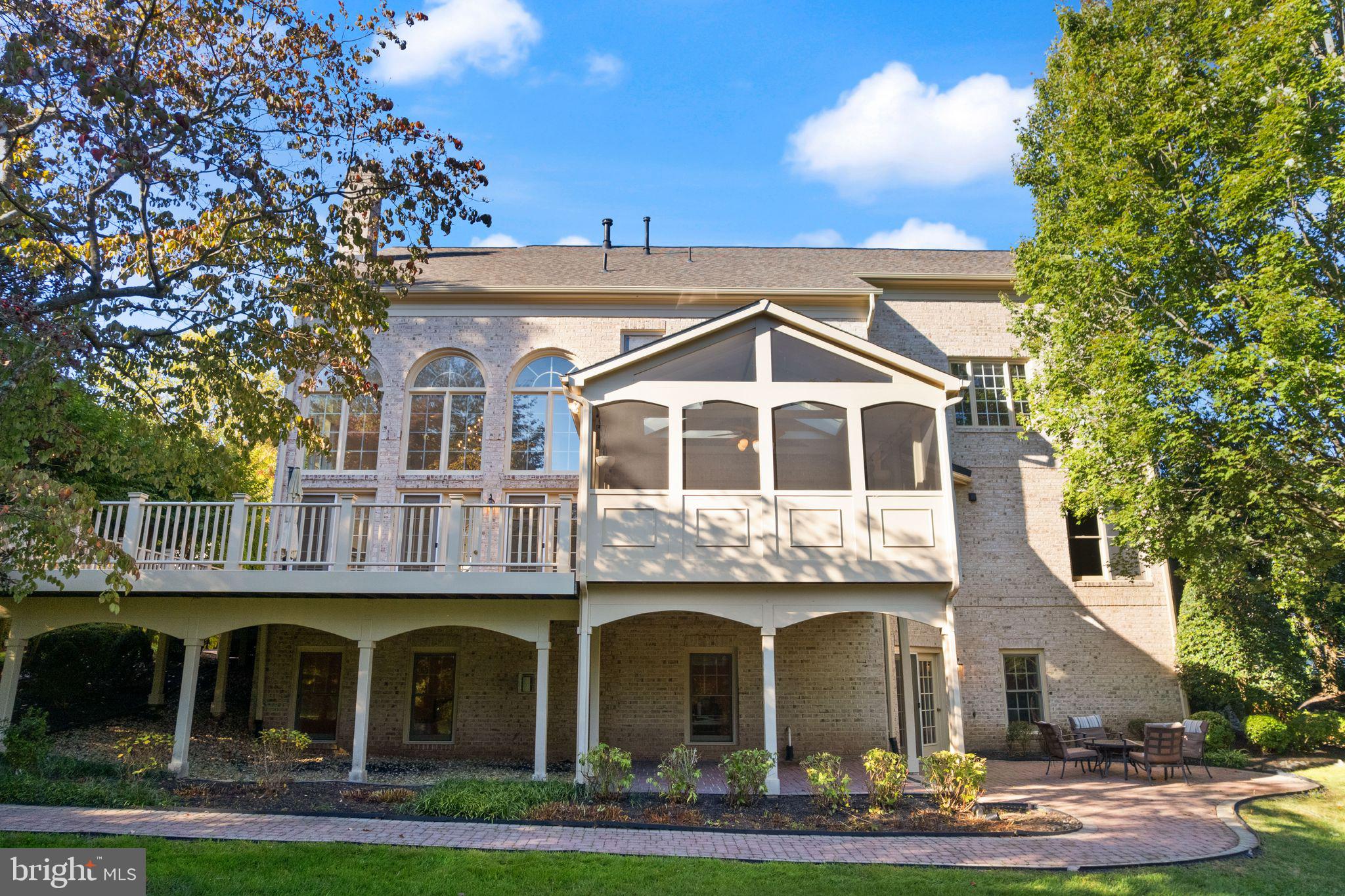 8318 ROXBOROUGH LOOP