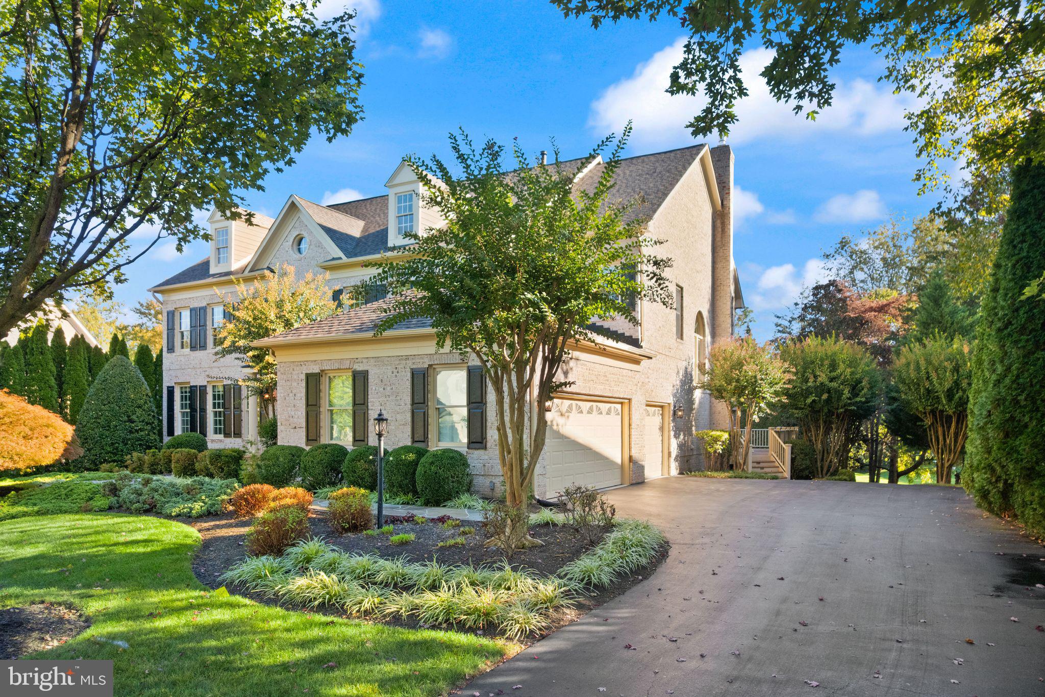 8318 ROXBOROUGH LOOP