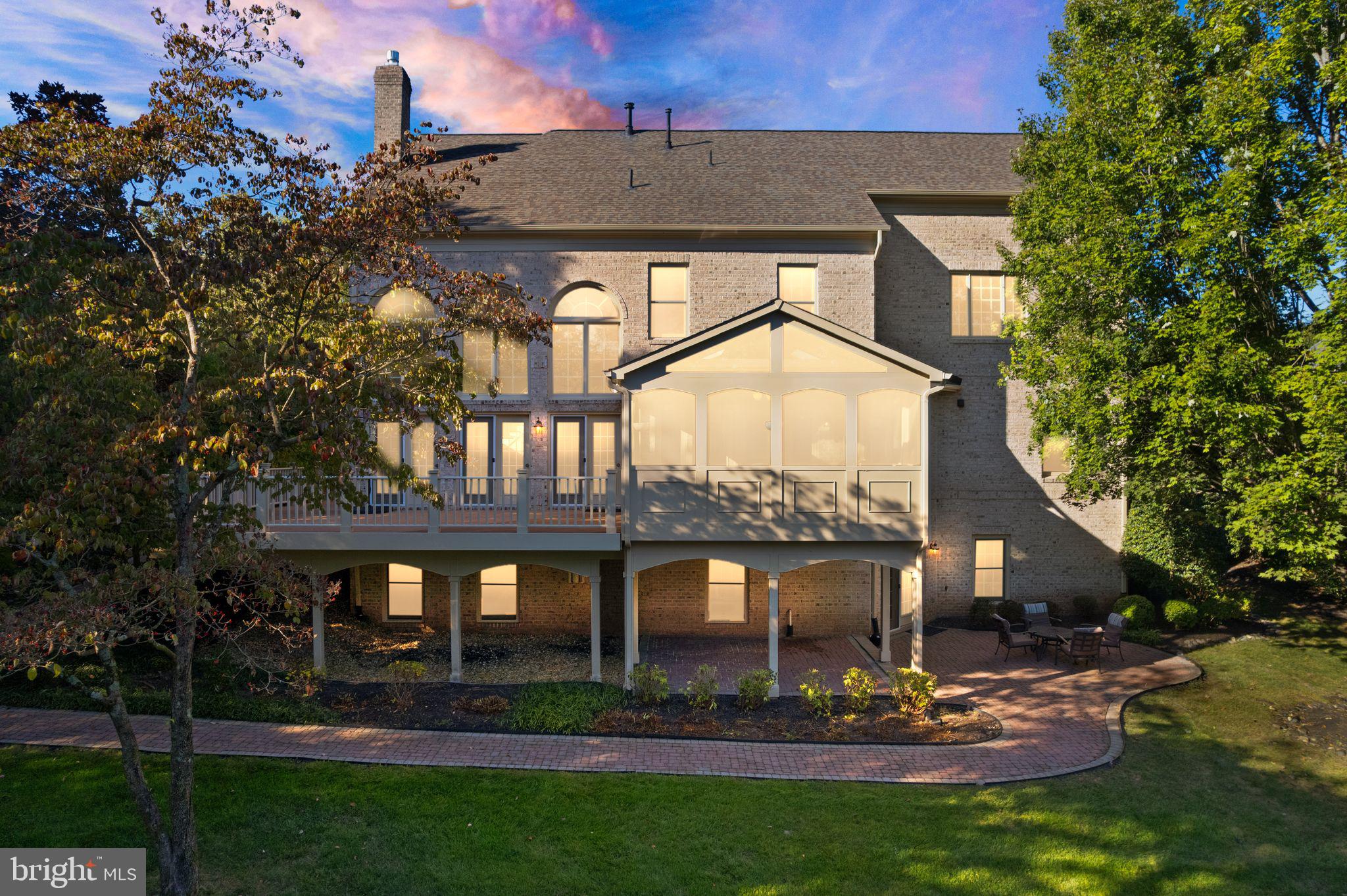 8318 ROXBOROUGH LOOP