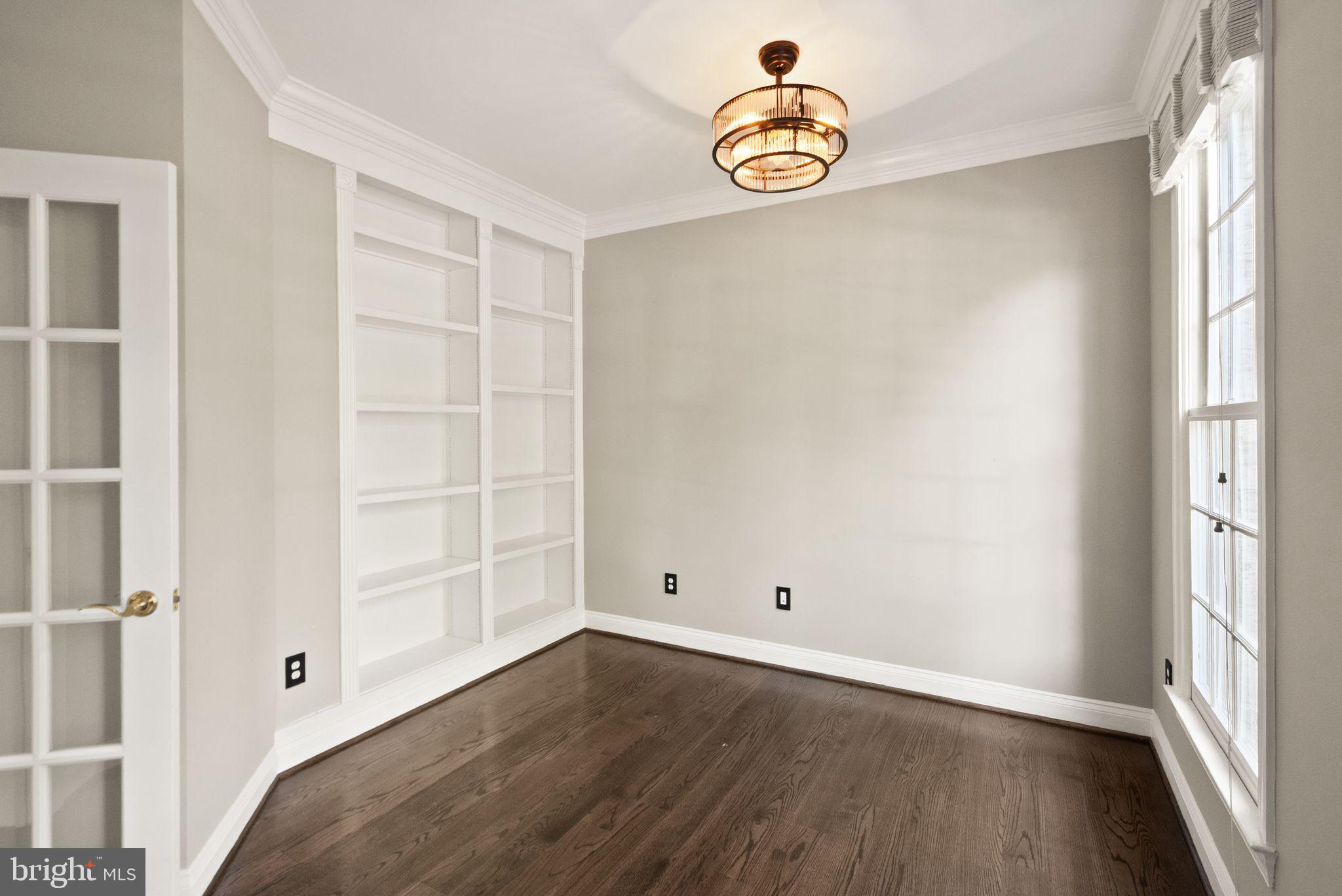8318 ROXBOROUGH LOOP