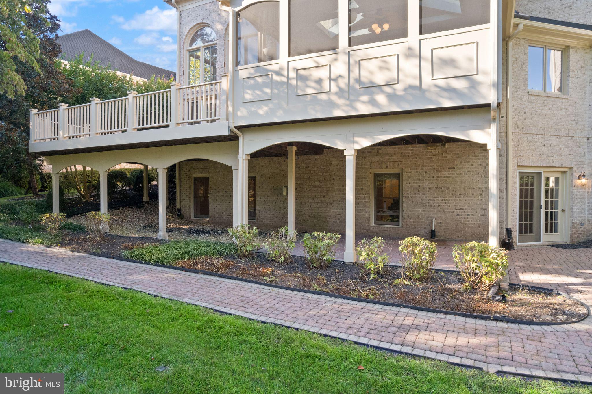 8318 ROXBOROUGH LOOP