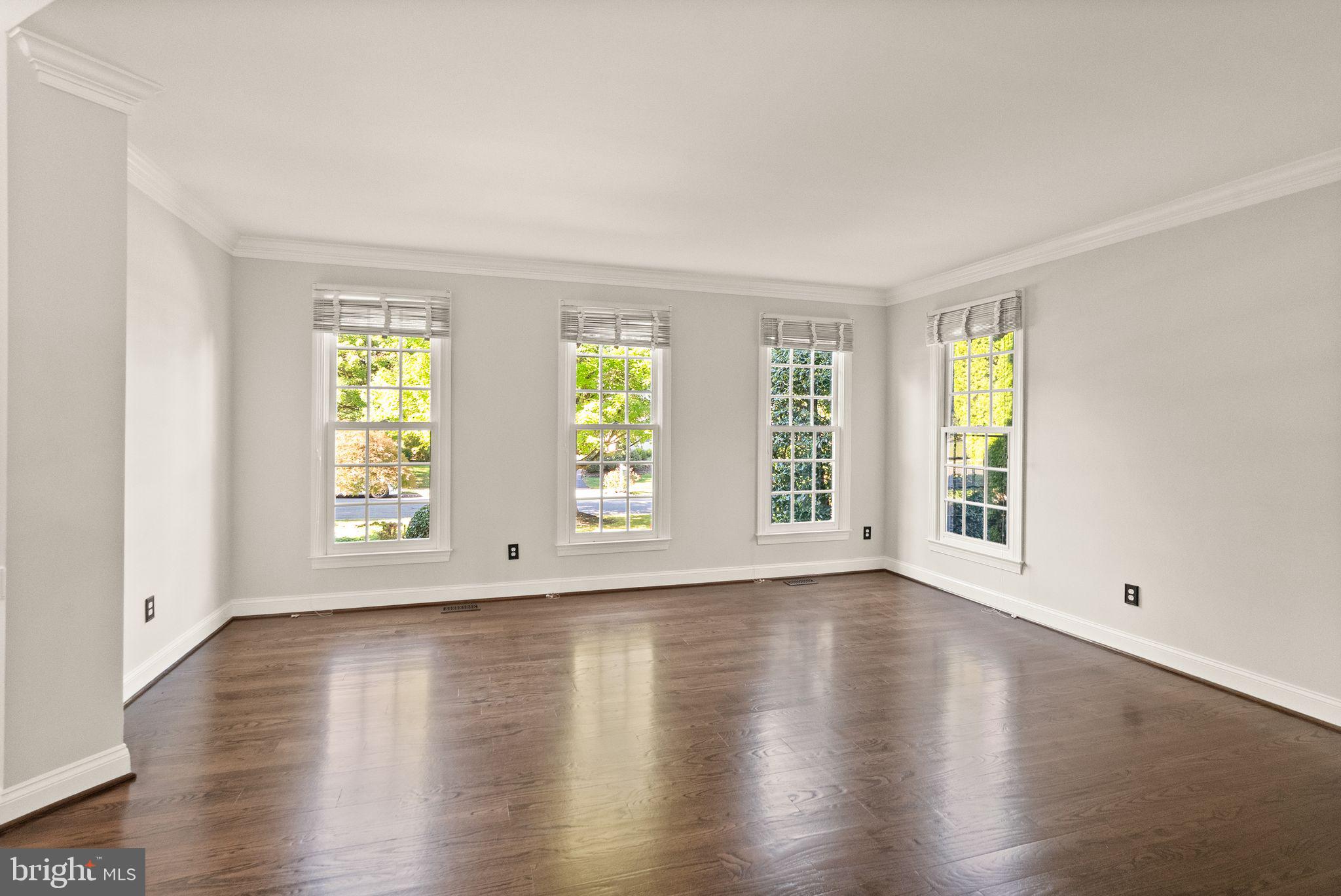 8318 ROXBOROUGH LOOP