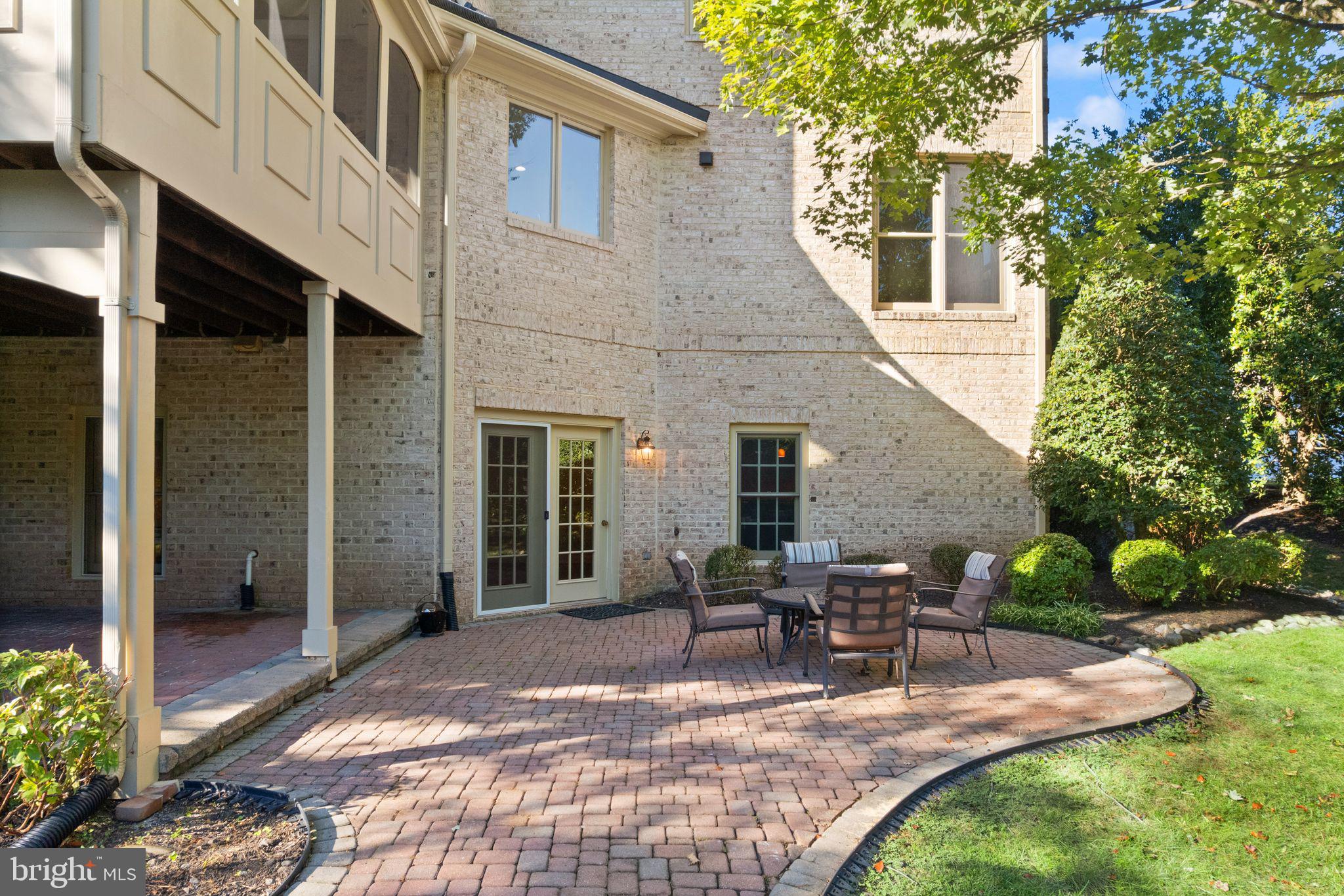 8318 ROXBOROUGH LOOP