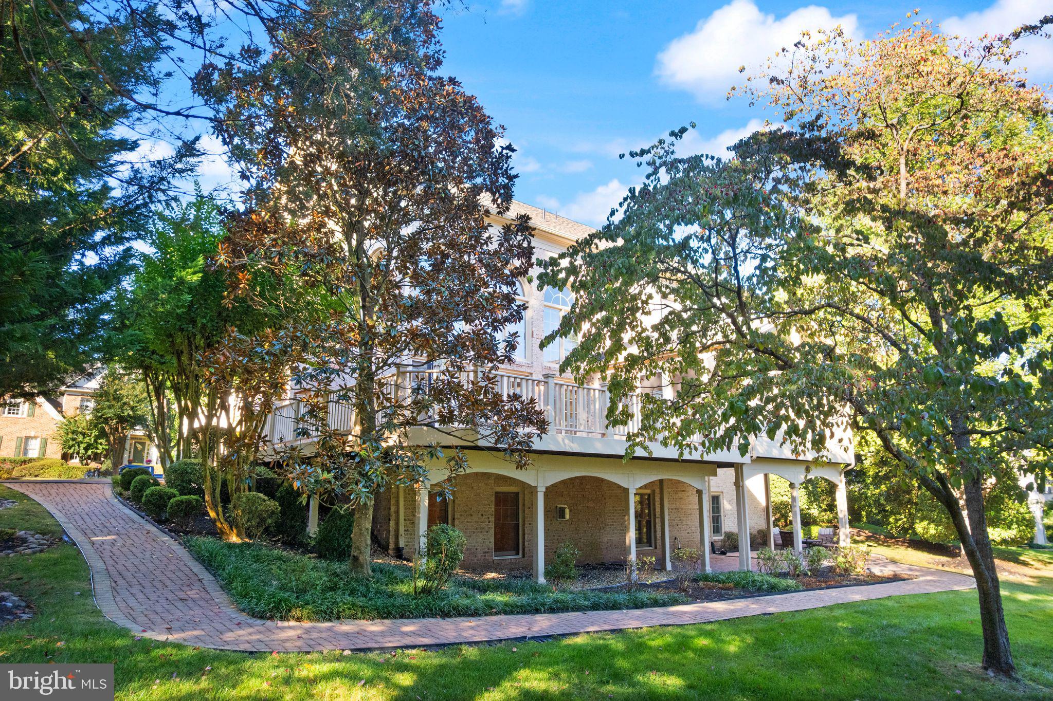 8318 ROXBOROUGH LOOP
