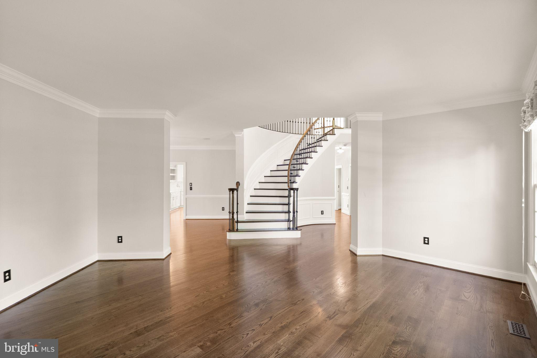 8318 ROXBOROUGH LOOP