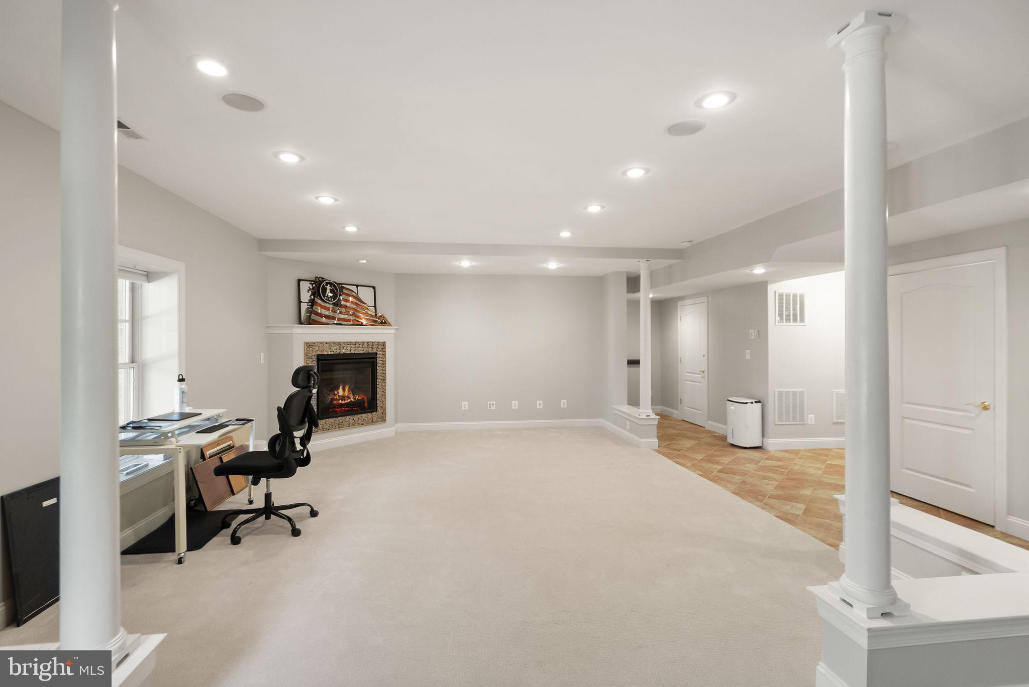 8318 ROXBOROUGH LOOP