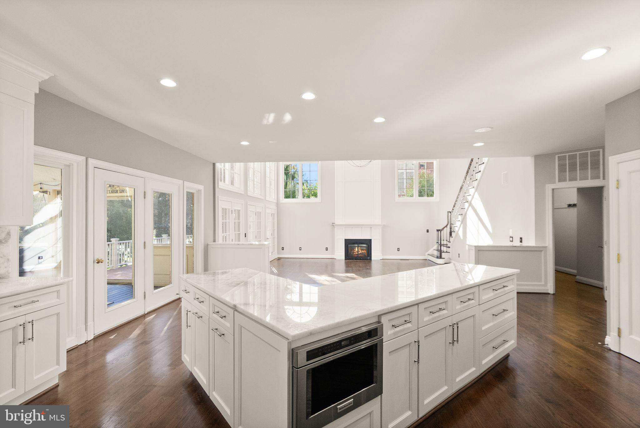 8318 ROXBOROUGH LOOP