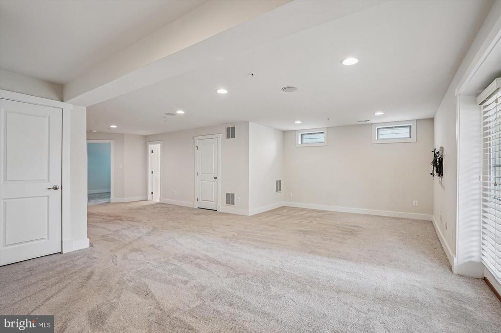 2365 HARMSWORTH DRIVE