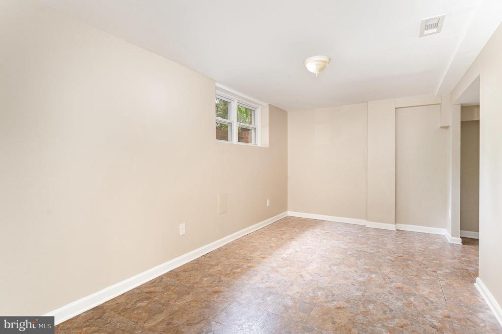 2168 MAYFLOWER DRIVE