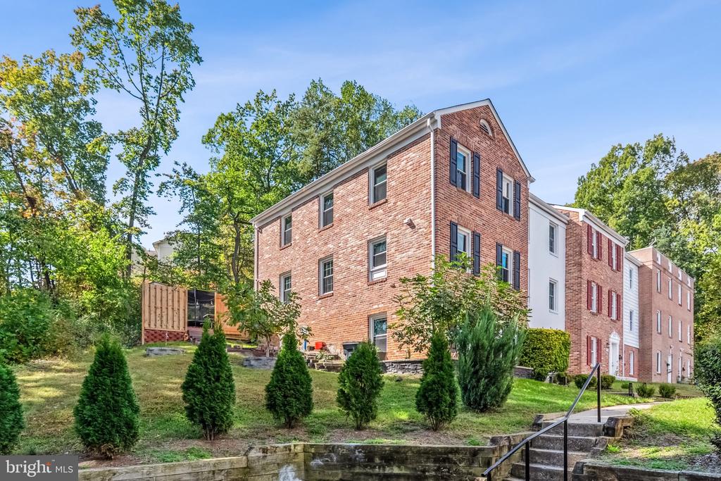 2923 WYTHE COURT