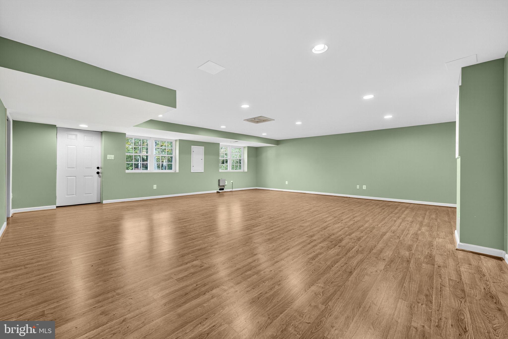 10536 KNOLLWOOD DRIVE