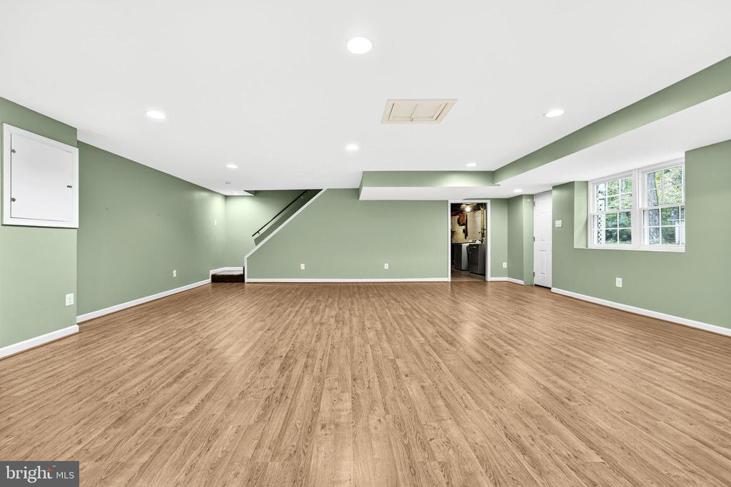 10536 KNOLLWOOD DRIVE
