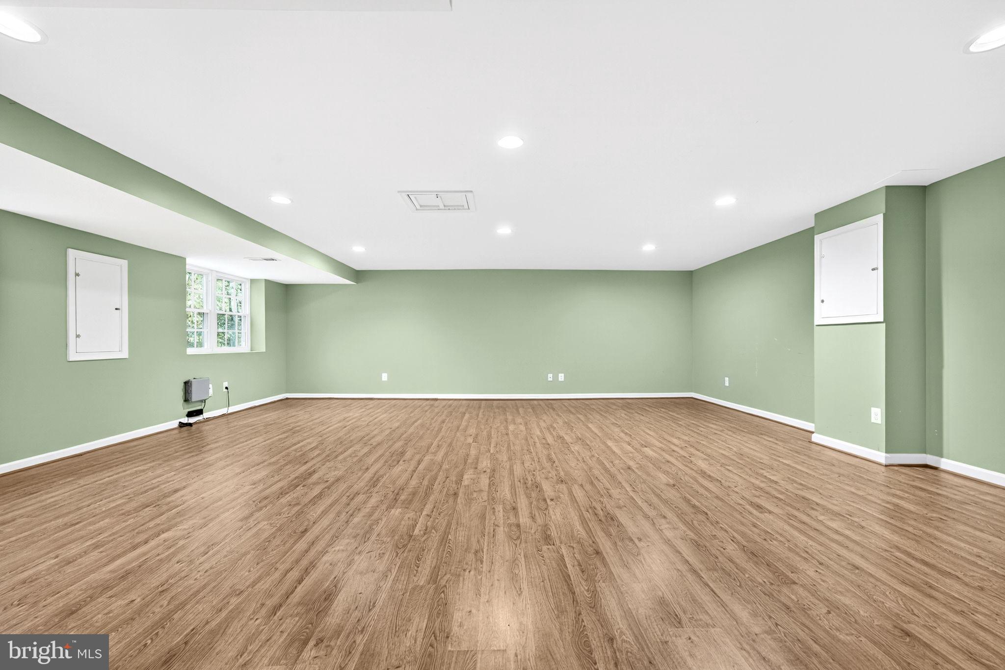 10536 KNOLLWOOD DRIVE