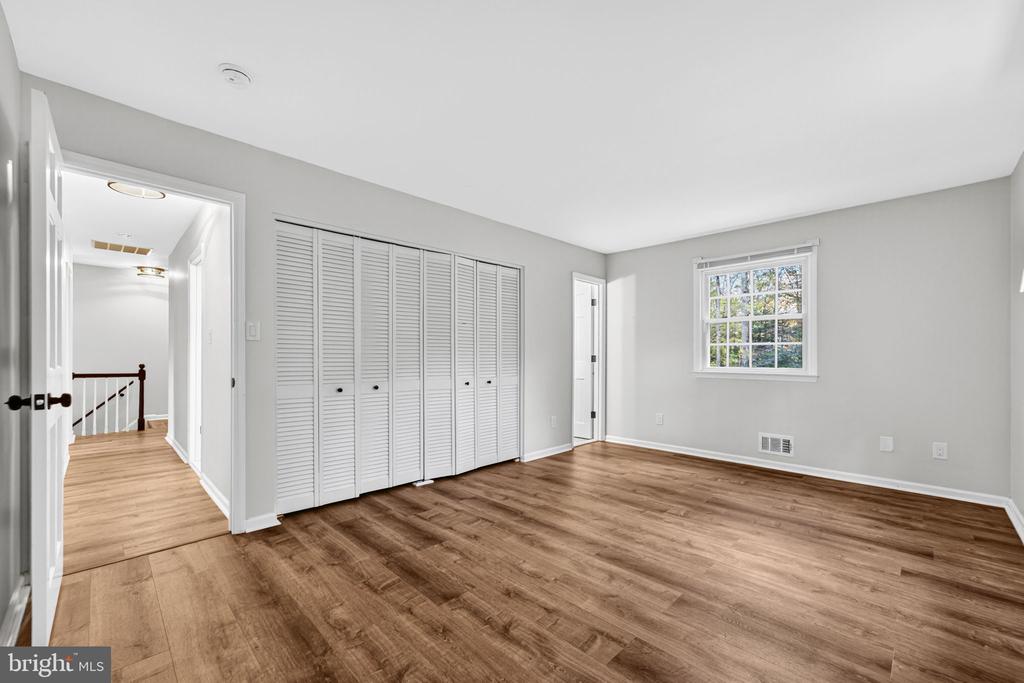 10536 KNOLLWOOD DRIVE