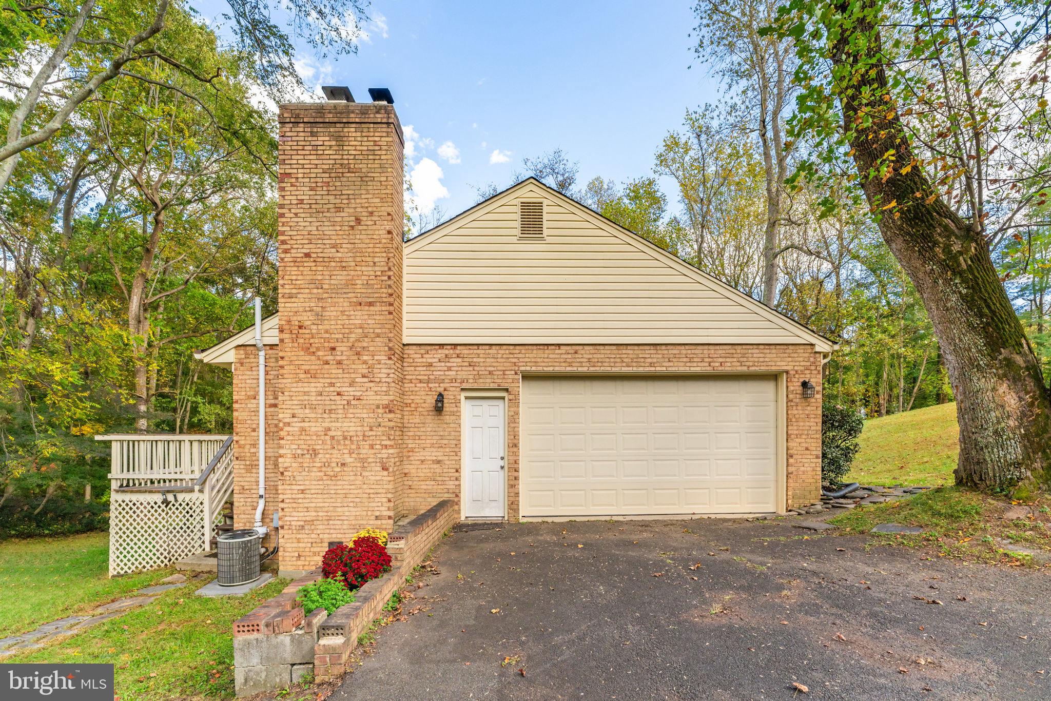 10536 KNOLLWOOD DRIVE