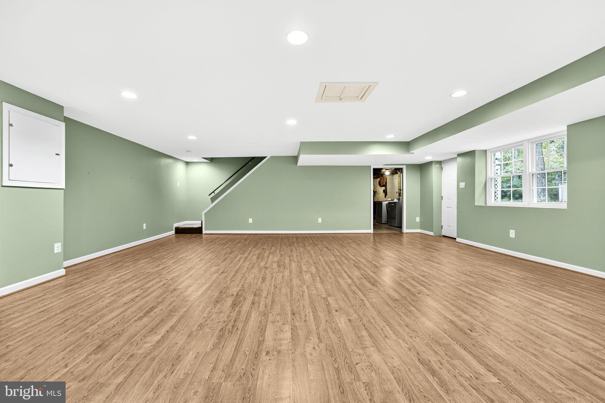 10536 KNOLLWOOD DRIVE