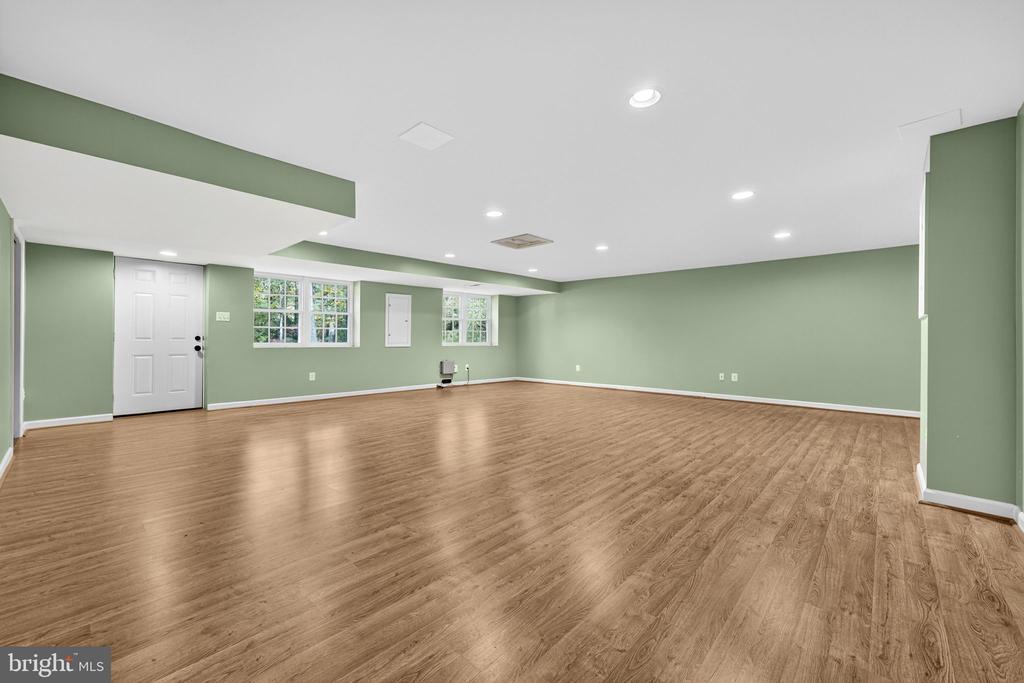 10536 KNOLLWOOD DRIVE