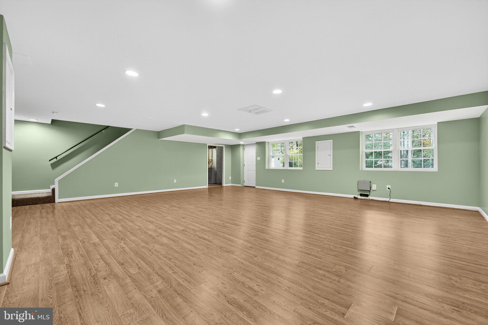 10536 KNOLLWOOD DRIVE