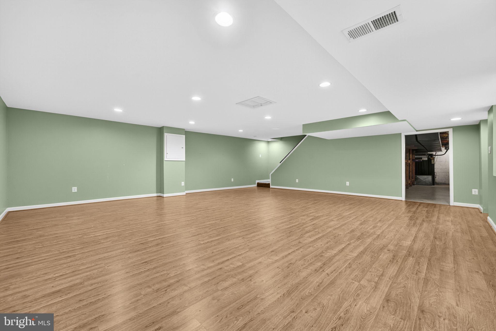 10536 KNOLLWOOD DRIVE