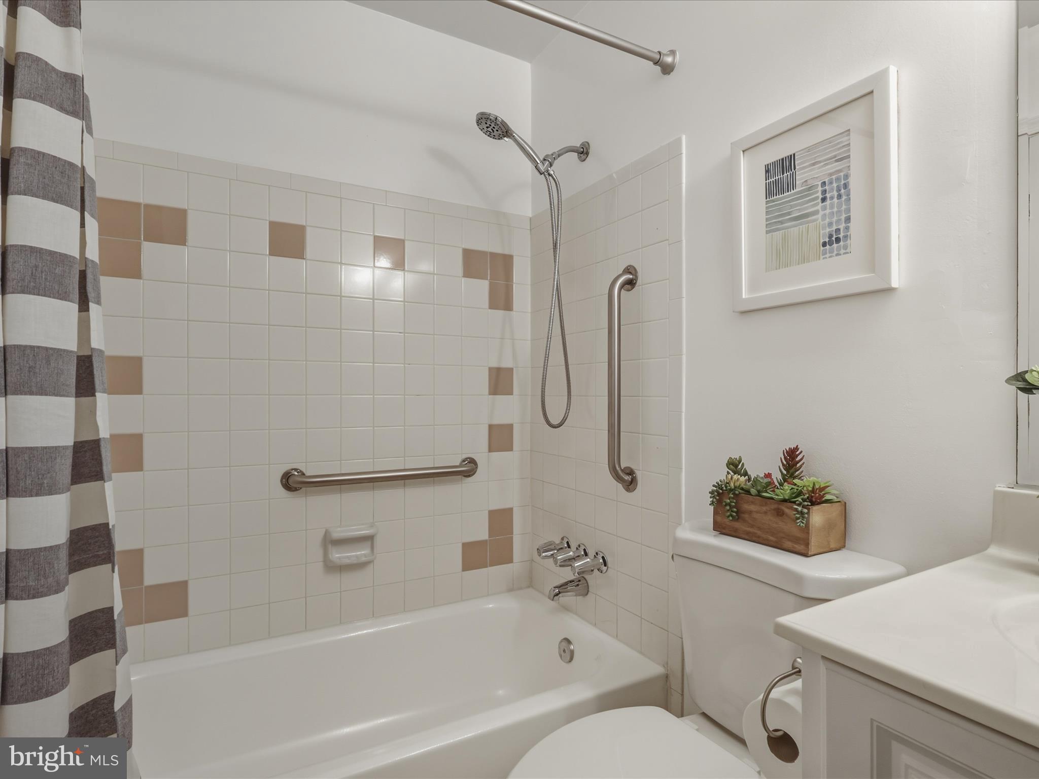 13203 HAMPSHIRE COURT