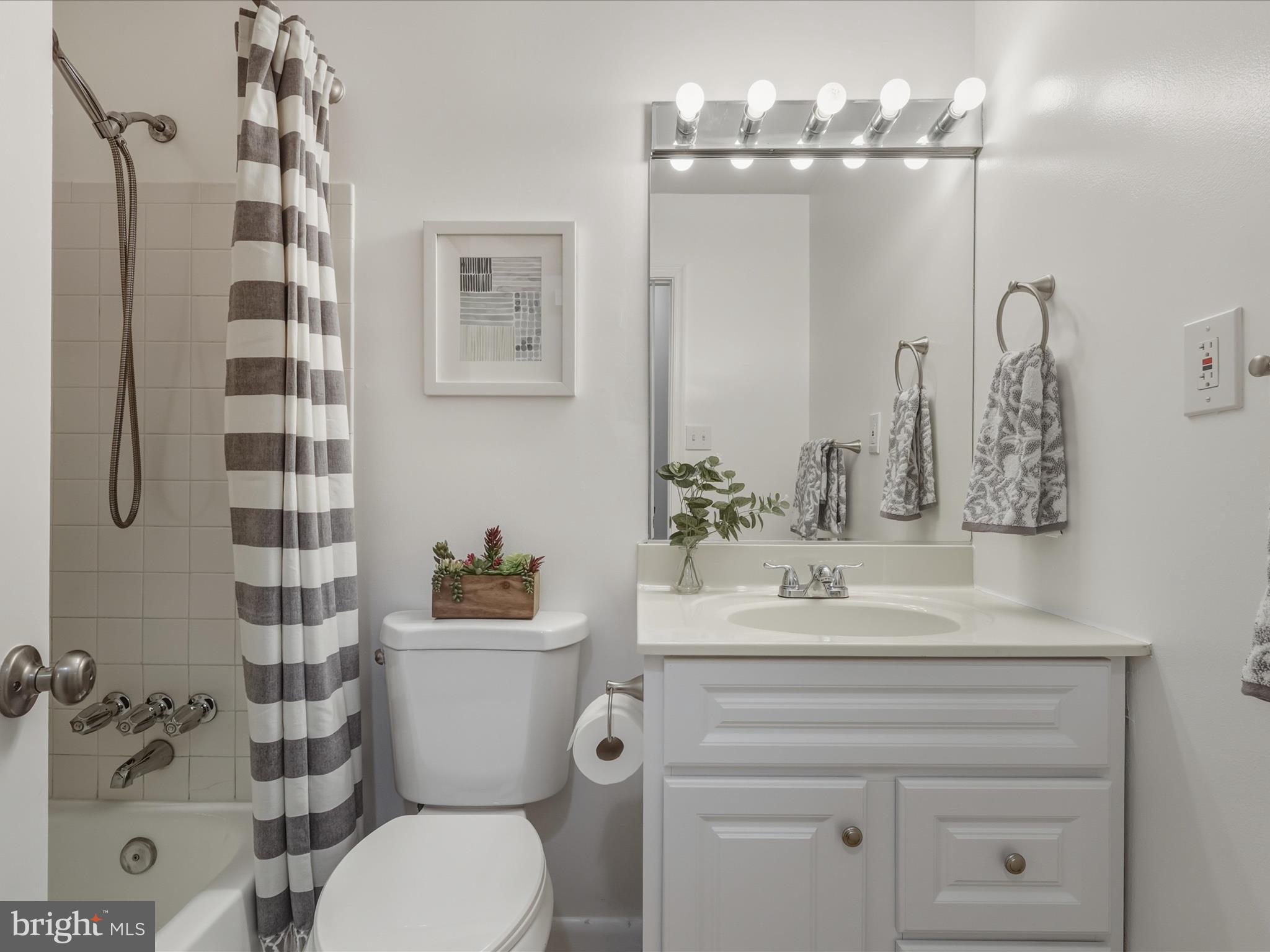 13203 HAMPSHIRE COURT