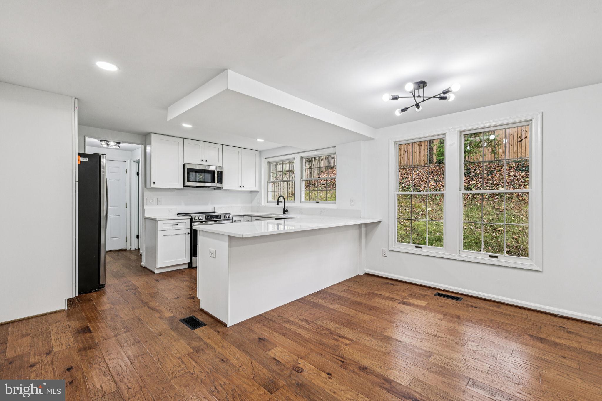 15331 EDGEHILL DRIVE