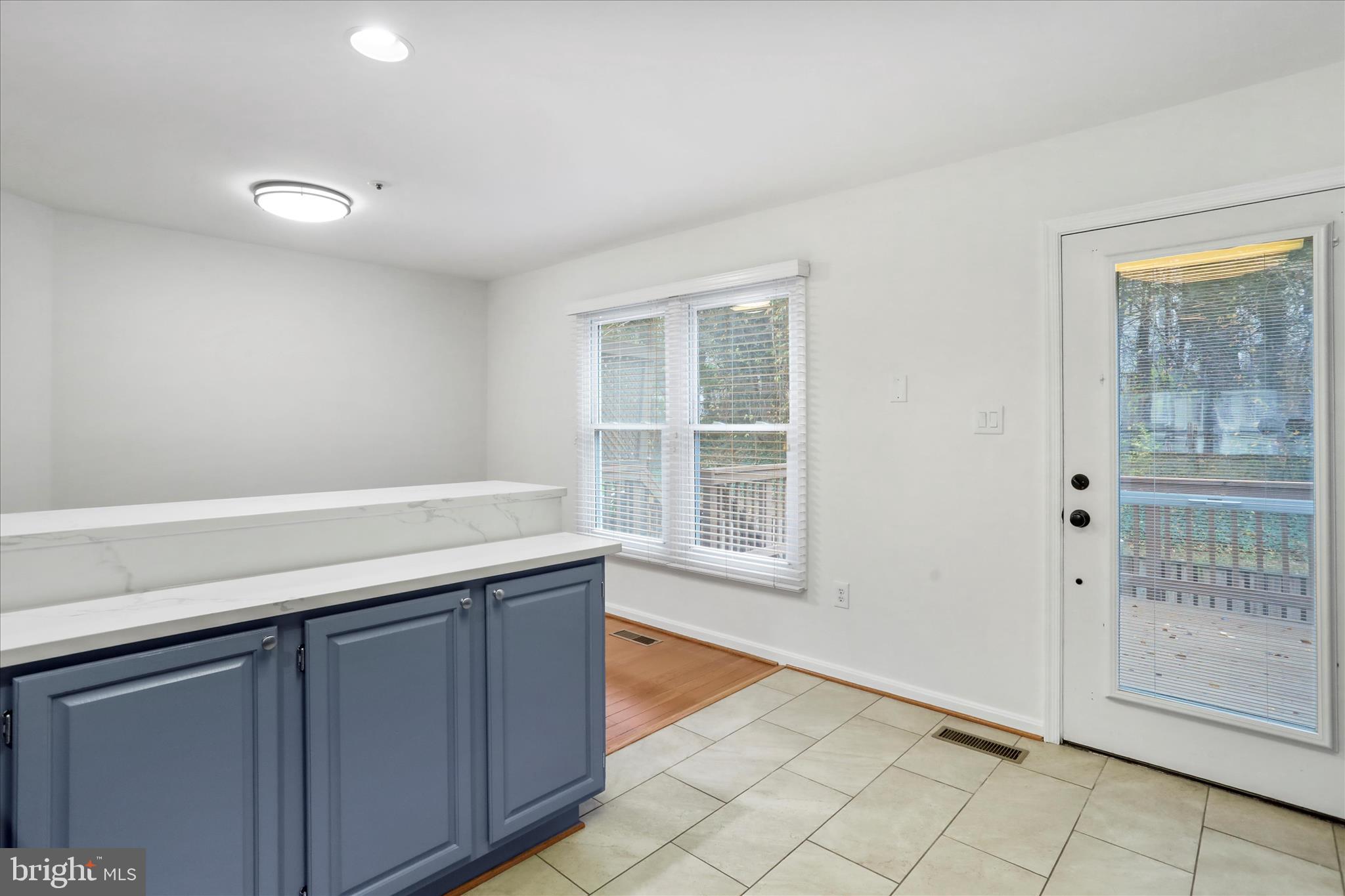 7858 BLUE GRAY CIRCLE