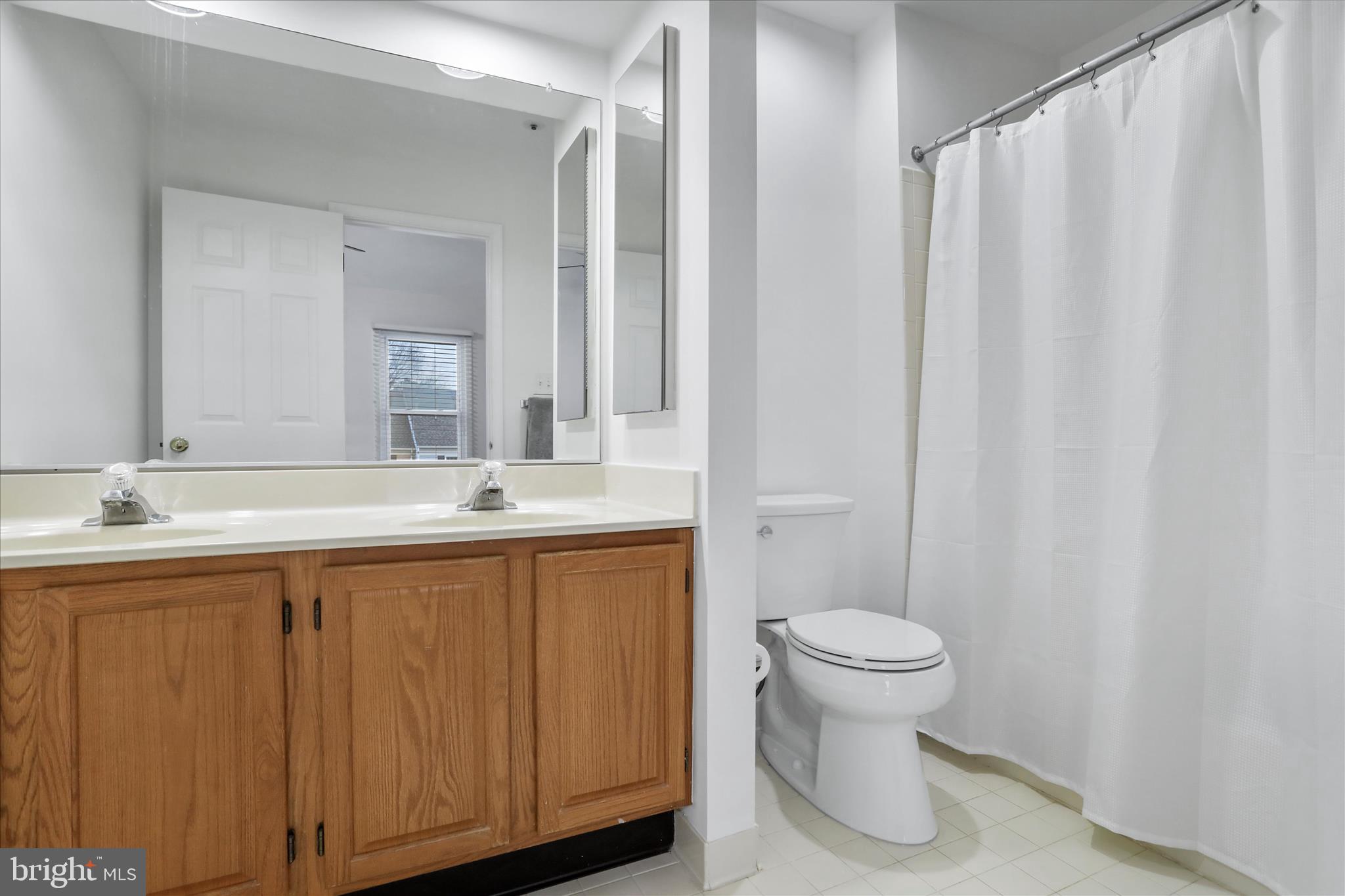 7858 BLUE GRAY CIRCLE