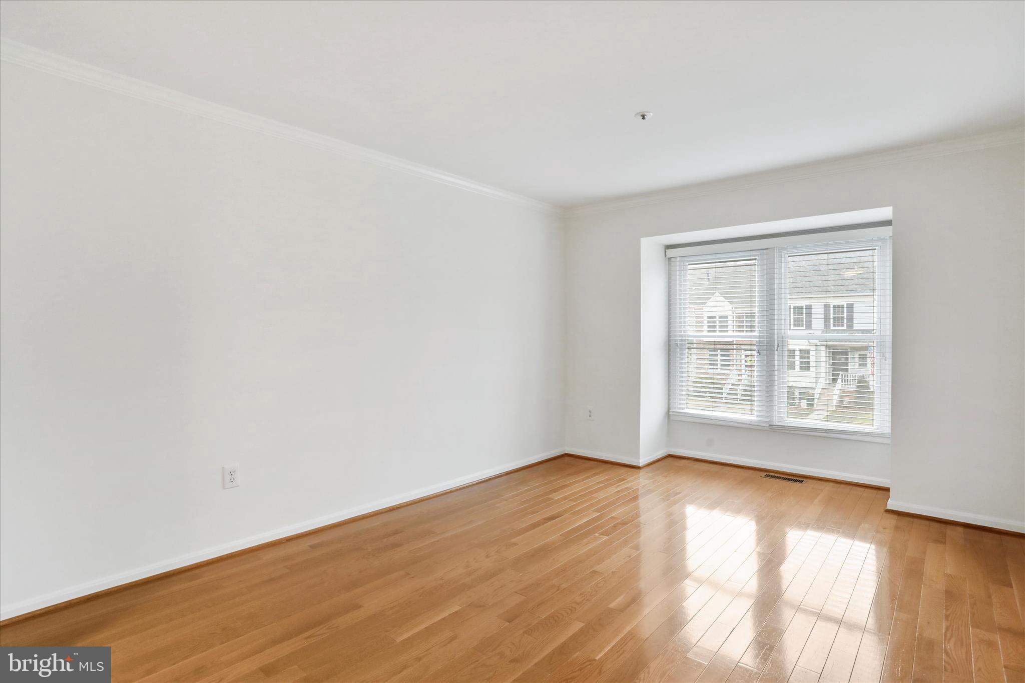 7858 BLUE GRAY CIRCLE