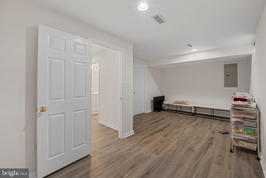 12204 HOOP COURT