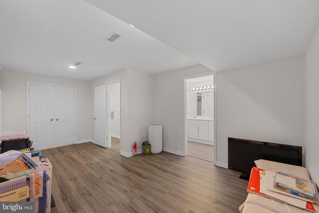 12204 HOOP COURT