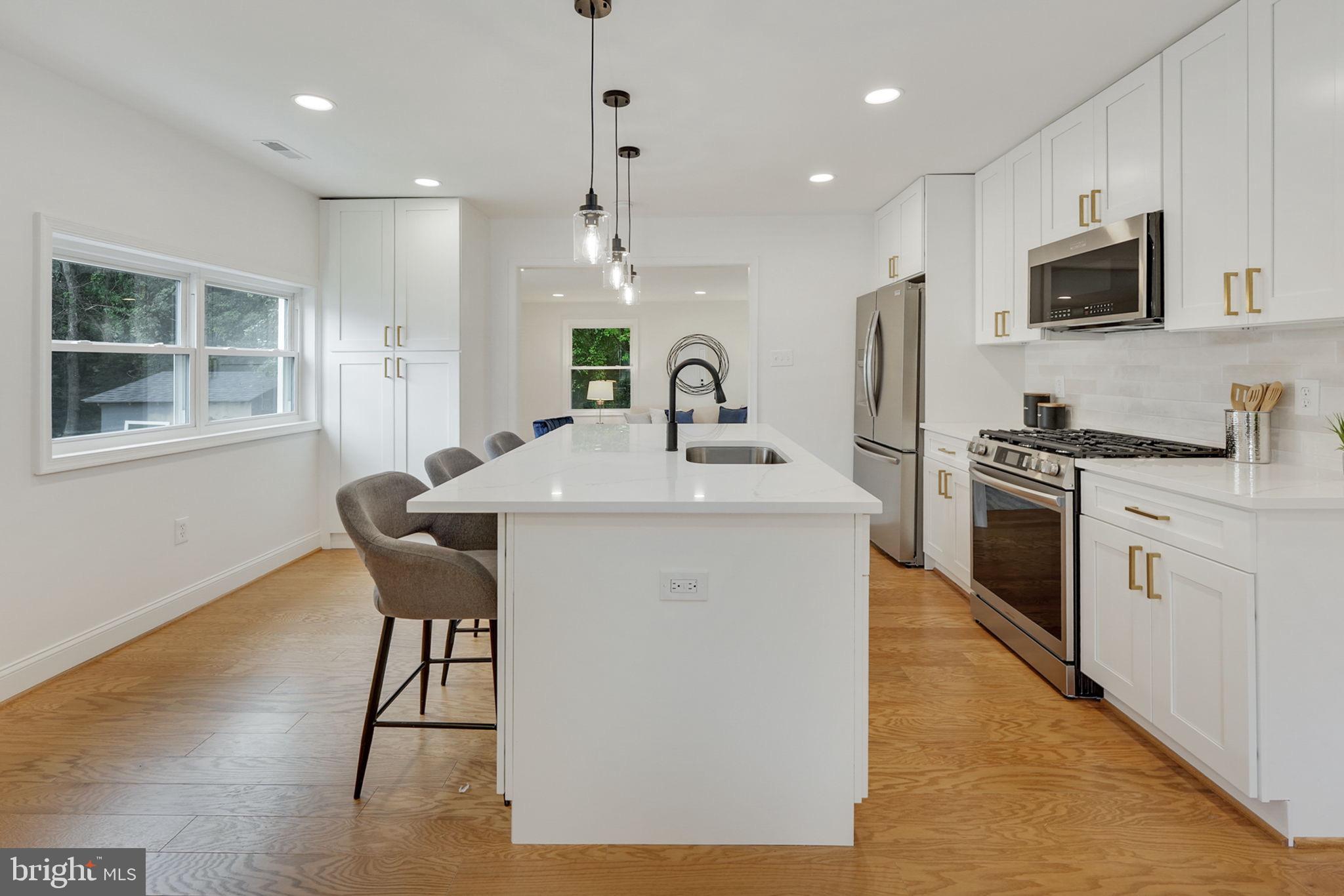 14332 BELLEVILLE AVENUE