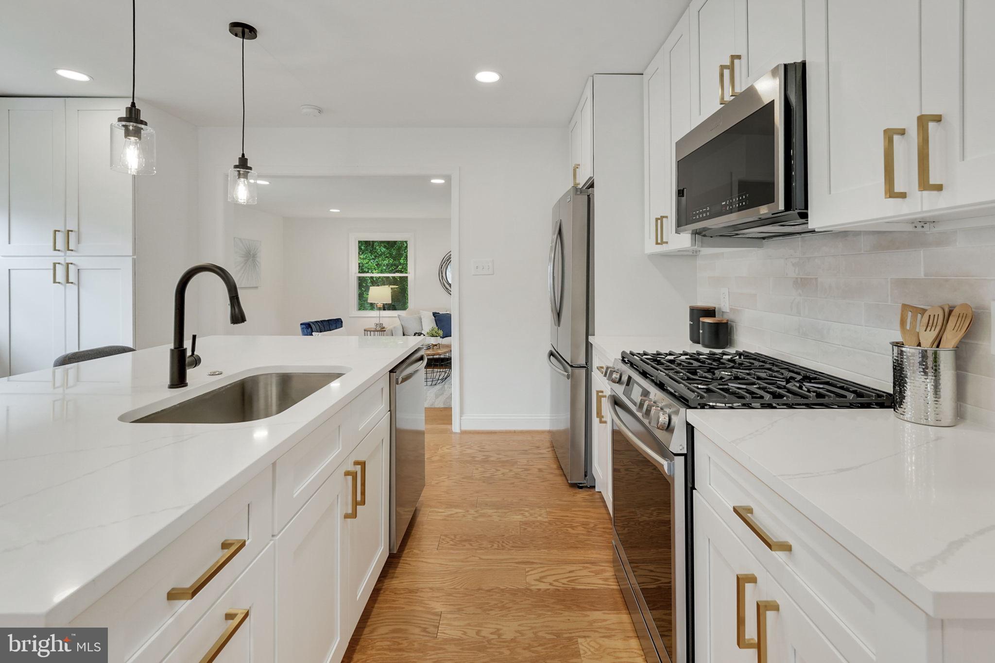 14332 BELLEVILLE AVENUE