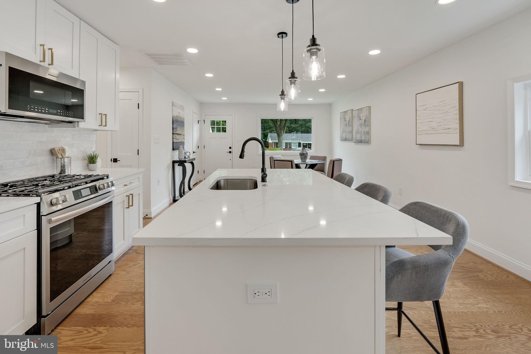 14332 BELLEVILLE AVENUE