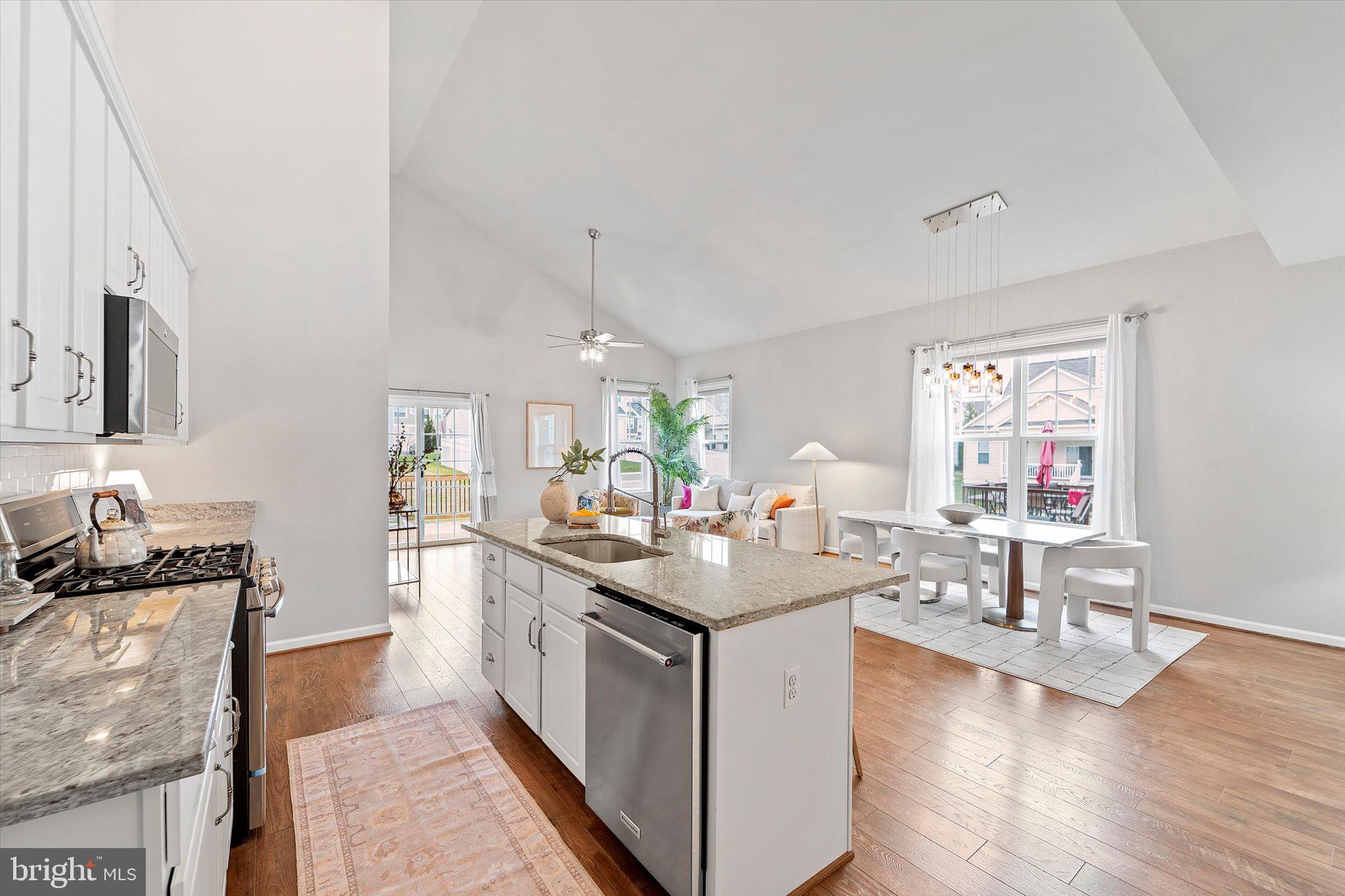 10512 BLAZING STAR LOOP