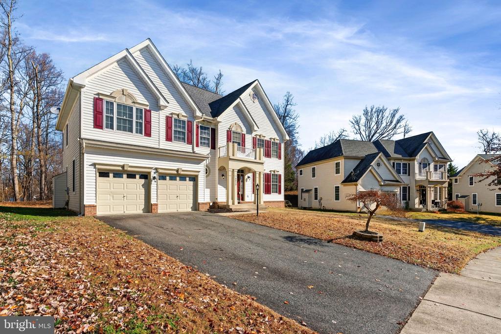 3313 LADY CATHERINE CIRCLE