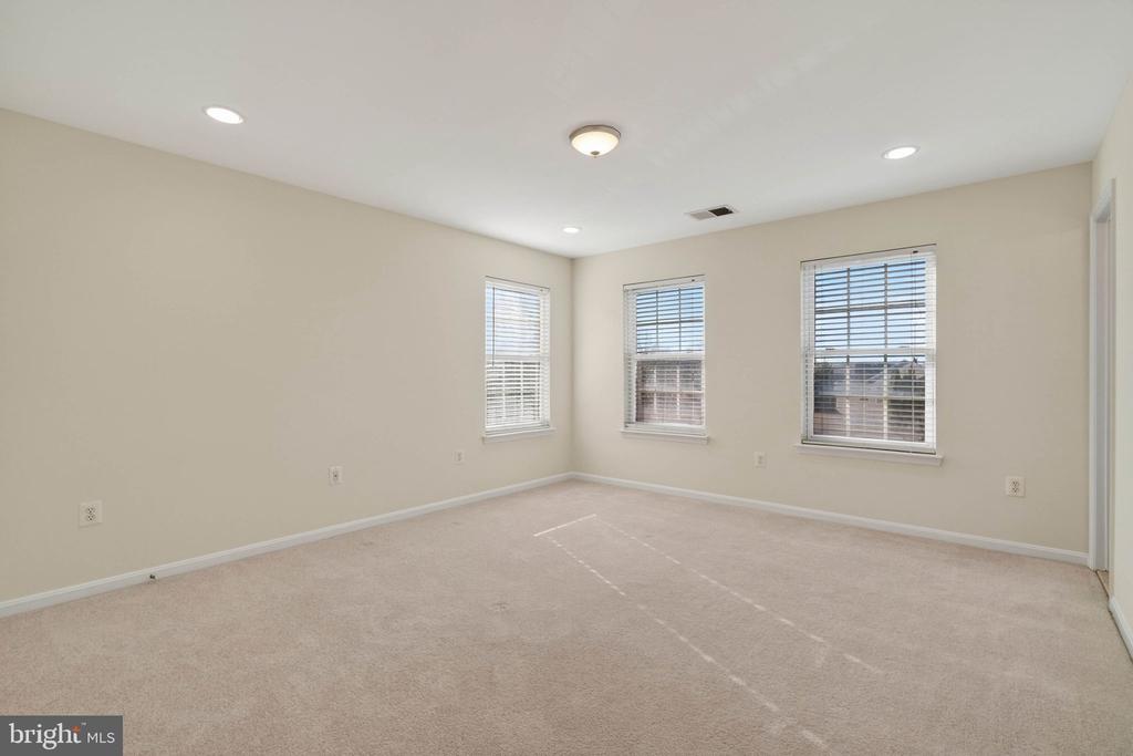 3313 LADY CATHERINE CIRCLE