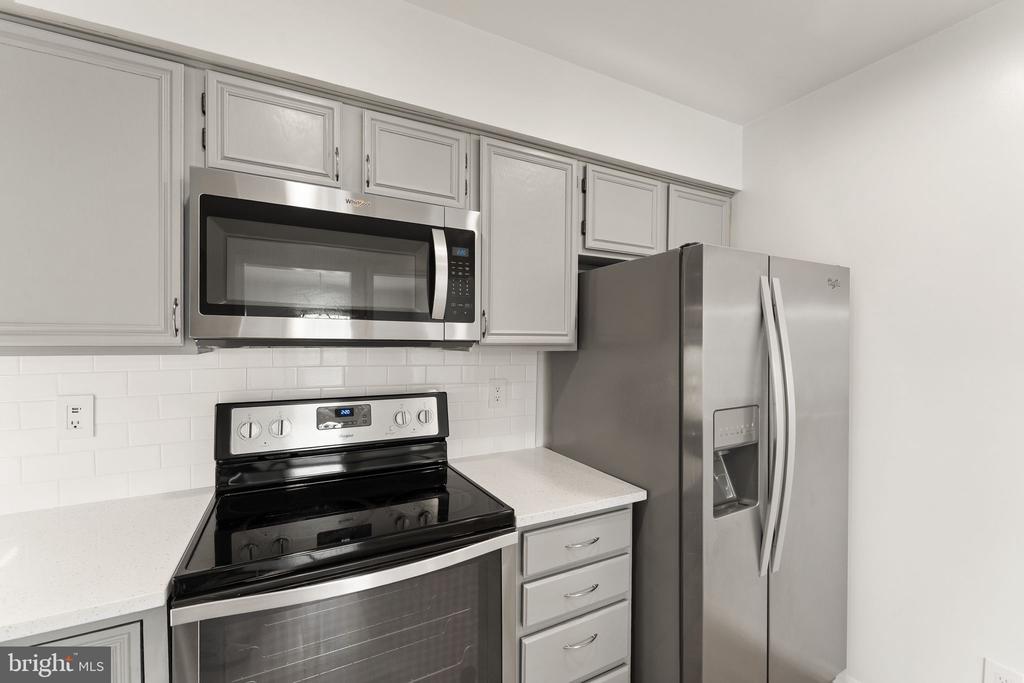 8068 STONEWALL BRIGADE COURT 204