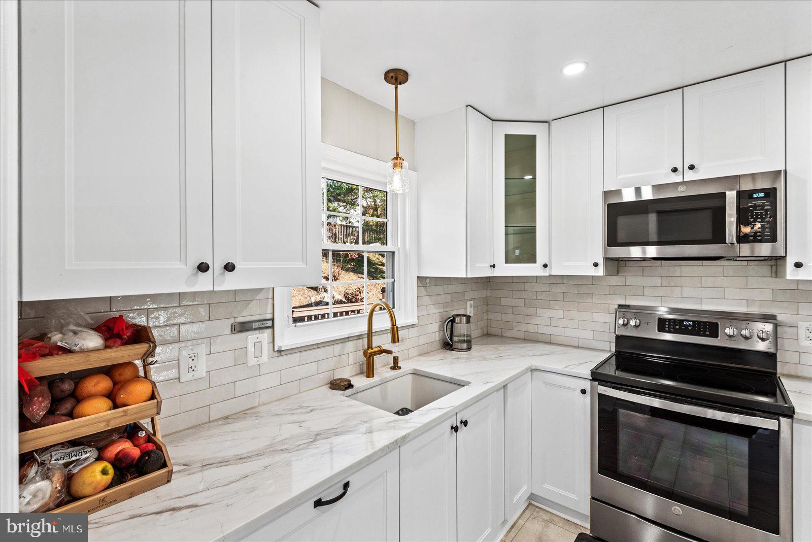 3470 LYON PARK COURT