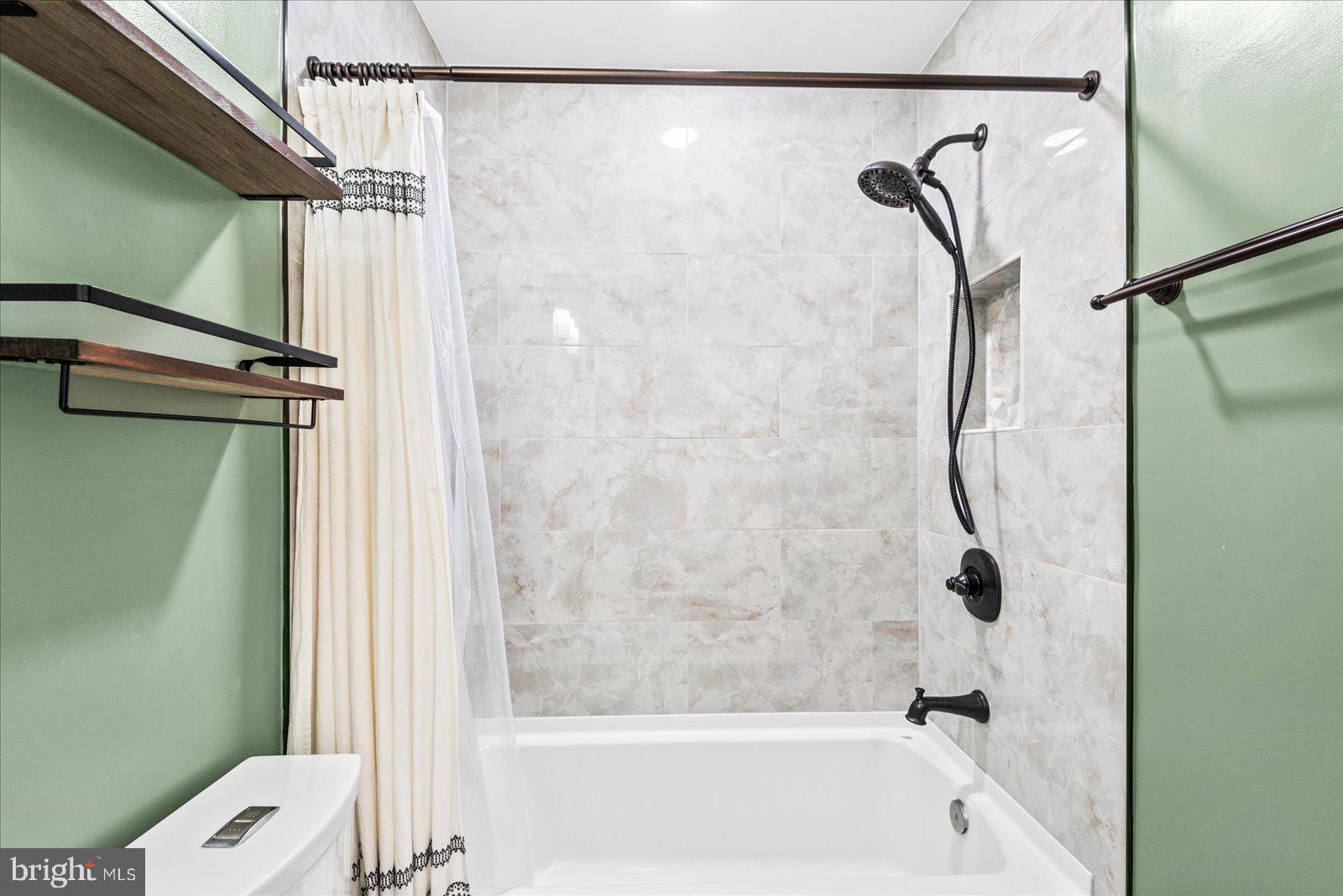 3470 LYON PARK COURT