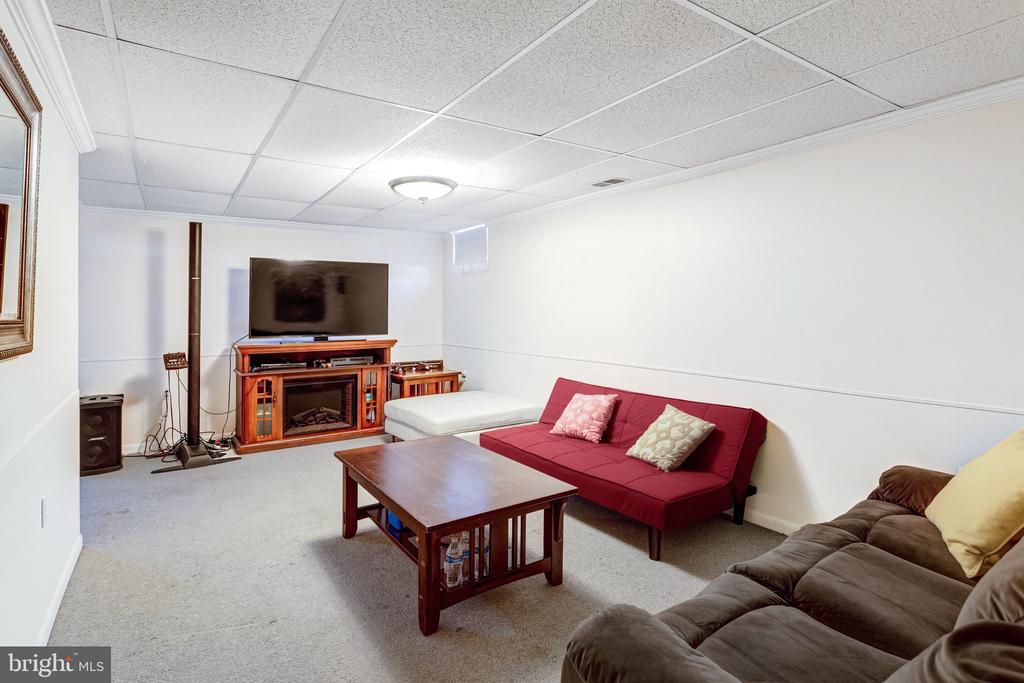 14592 ESTATE DRIVE