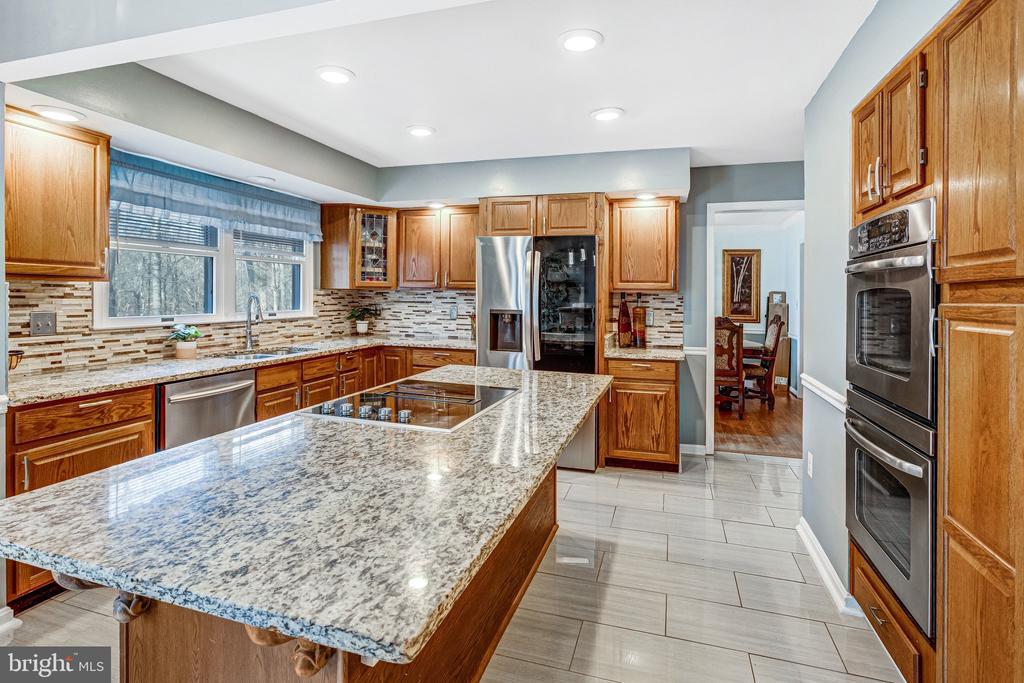 14592 ESTATE DRIVE