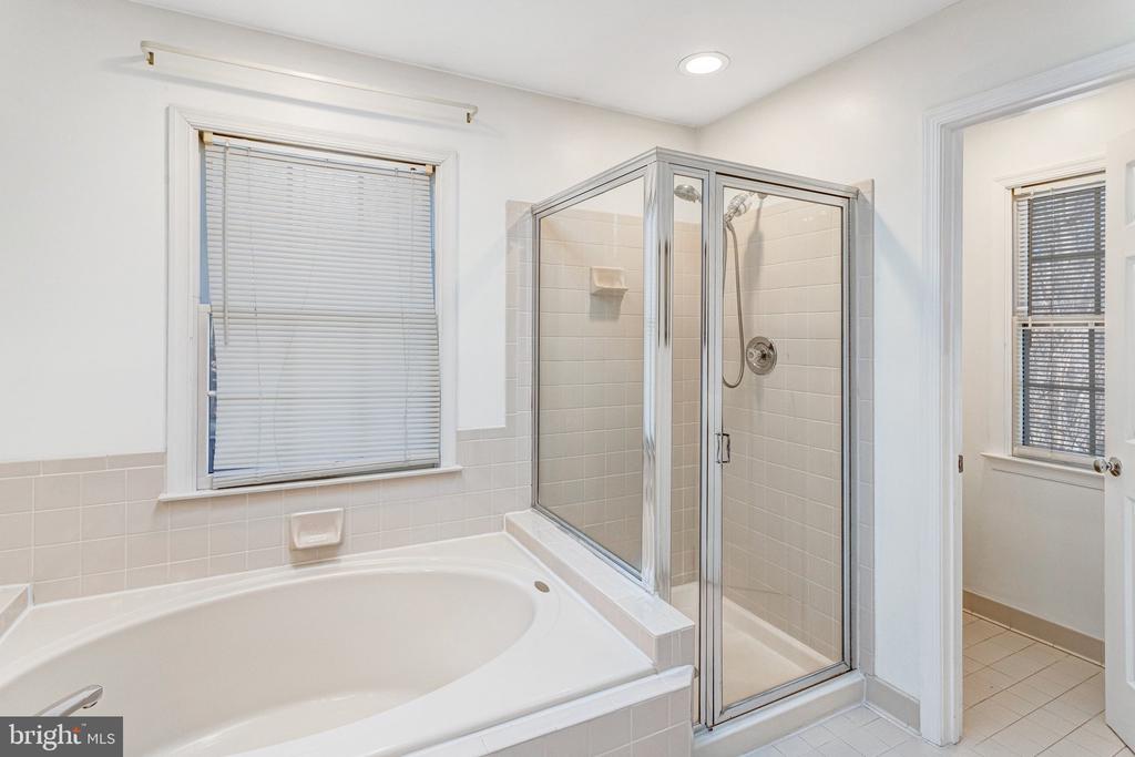 14592 ESTATE DRIVE