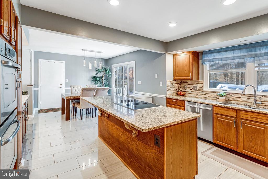14592 ESTATE DRIVE