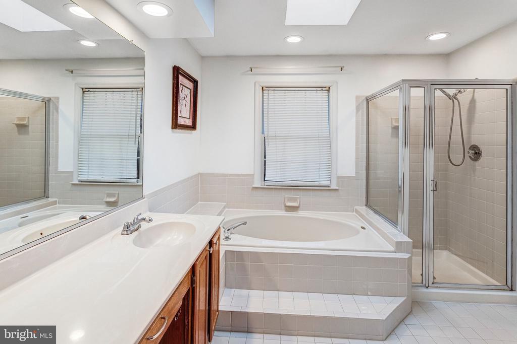 14592 ESTATE DRIVE