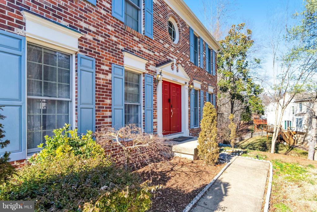 14592 ESTATE DRIVE