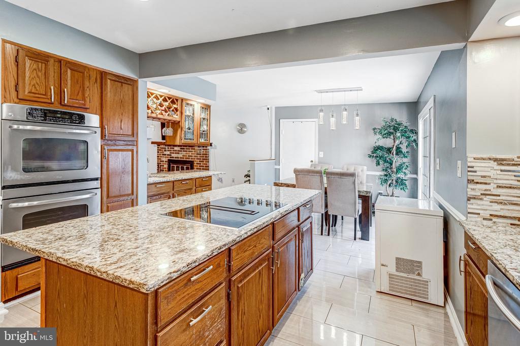 14592 ESTATE DRIVE