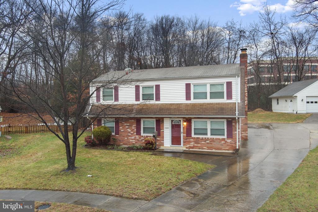 13200 HAWTHORN LANE