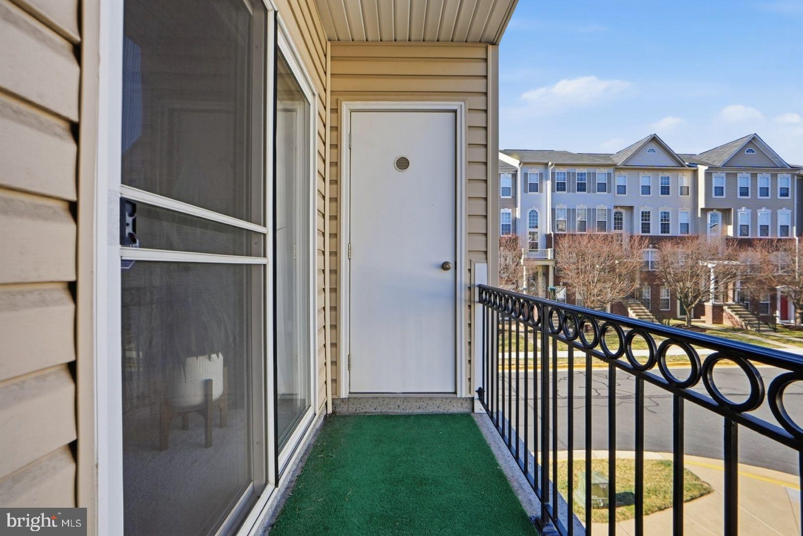 15839 JOHN DISKIN CIRCLE